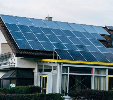 Maison avec Panneaux Photovoltaïques - Utilisation de l'énergie solaire pour l'électricité